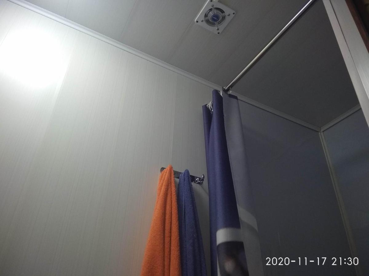 Apartment In A Guest House 阿拉木图 外观 照片