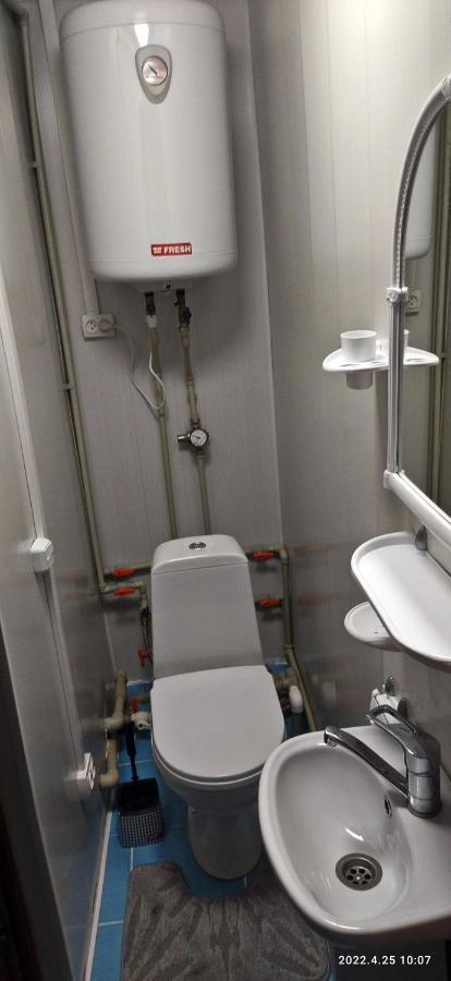 Apartment In A Guest House 阿拉木图 外观 照片